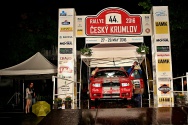 Rallye Český Krumlov: Vyhlášení výsledků na cílové rampě